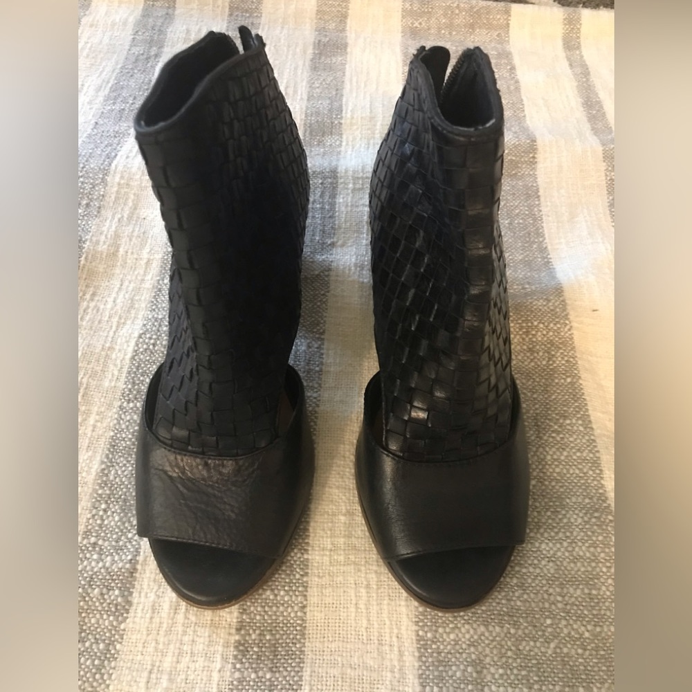 🎉 Patricia Nash Italian leather black shoes size 8 🎉